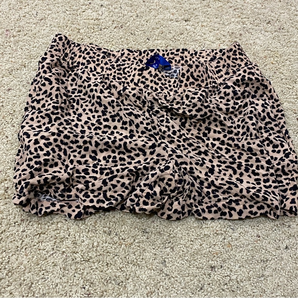 Apt. 9 Tan and Black Leopard Print shorts size medium